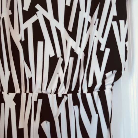 LYSESPENARD Dress Blouson Black White Geometric Gathered Shoulder Sz M - Picture 7 of 12